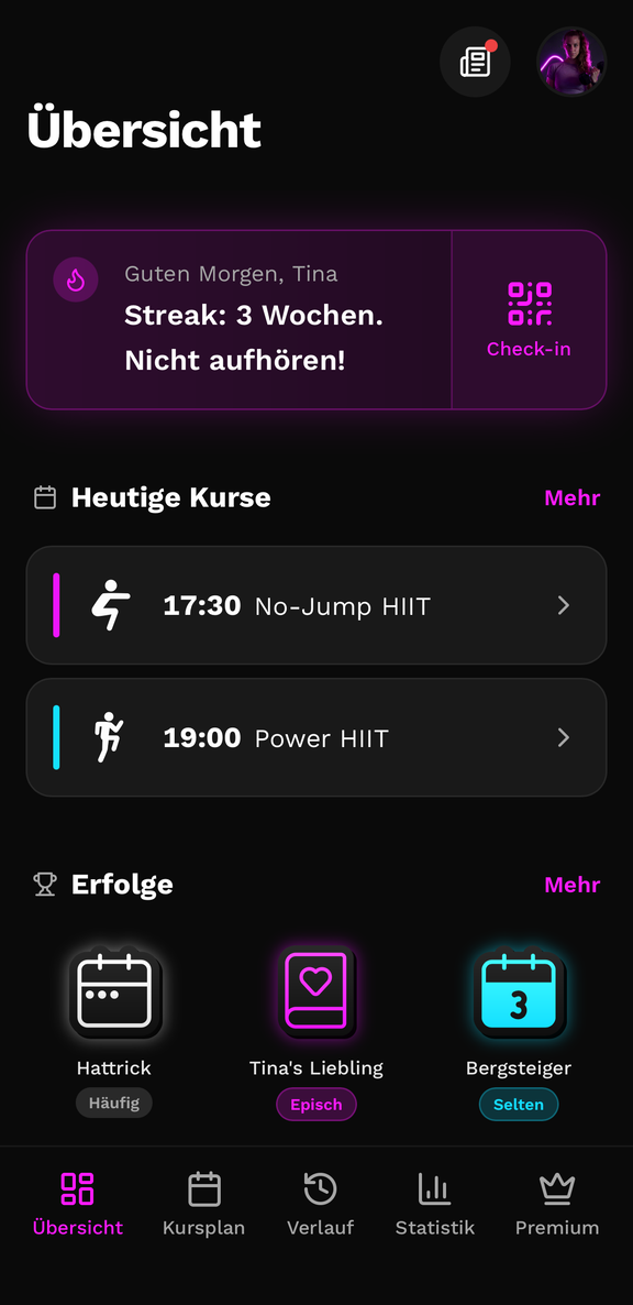 Die Übersicht der App: Begrüssung mit Serie, Check-in-Knopf, die heutigen Kurse und drei Erfolgsabzeichen